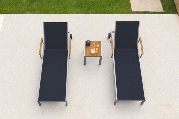 OUTFLEXX 2er-Set Sonnenliegen, Schwarz, Edelstahl/Teak, 195,5x74x35cm, Mit Beistelltisch 45x45cm – Bild 3